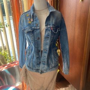 Genuine Perfectly Worn Levi’s Mid Wash XS Y2K Pins